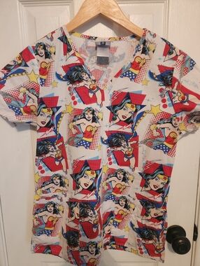 Wonder Woman Medical Scrub Top Size XS V-Neck